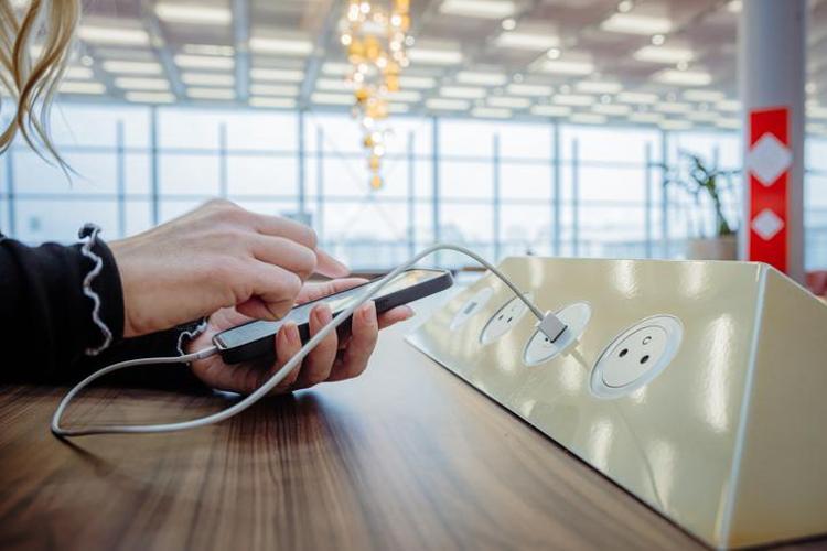 Altı üstü bir kablo deyip geçmeyin Prizde unutulan şarj aletlerinin faturaya gizli darbesi