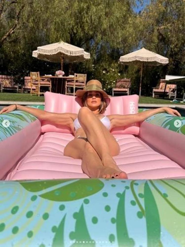 Jennifer Lopez, yaralarını milyonlarla sarıyor