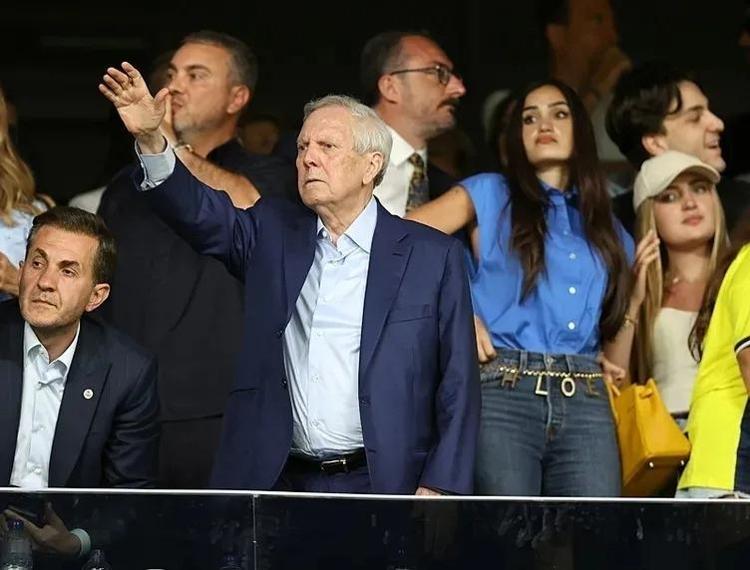 Aziz Yıldırımın kızının gittiği restoran gündem oldu Bir tabak makarna 6 bin TL