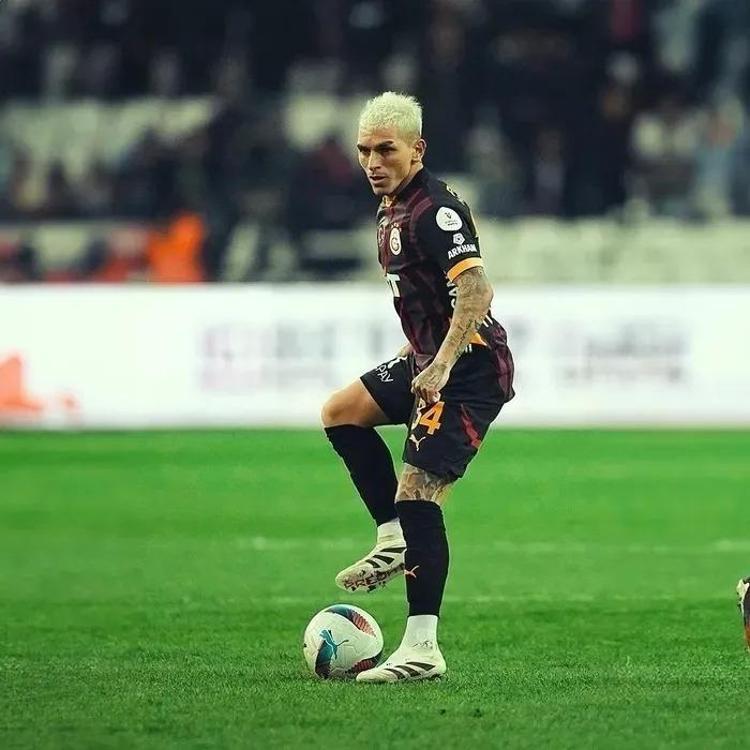 Lucas Torreira yumruklu saldırının ardından ilk kez görüntülendi Artık adımını bile onsuz atmıyor