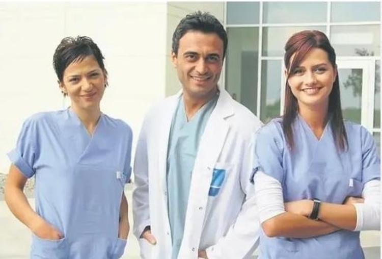 Kutsi’ye konserde ‘Doktorlar’ sorusu 20 yıldır beddua işitiyorum