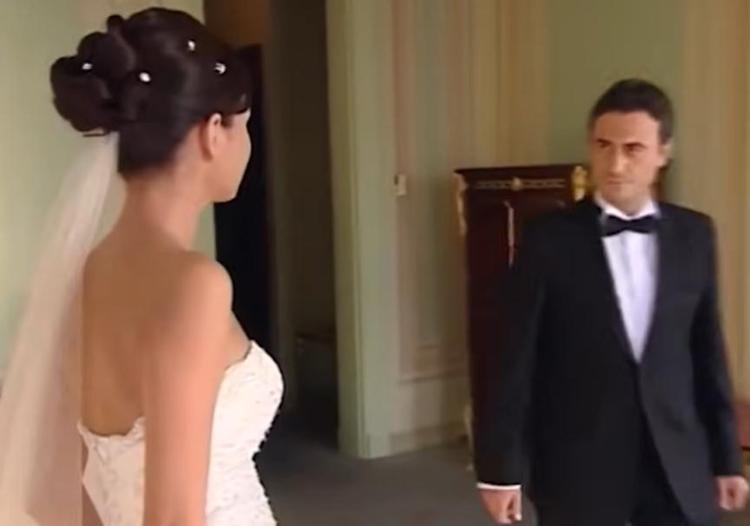 EVLENMEKTEN VAZGEÇMİŞTİ