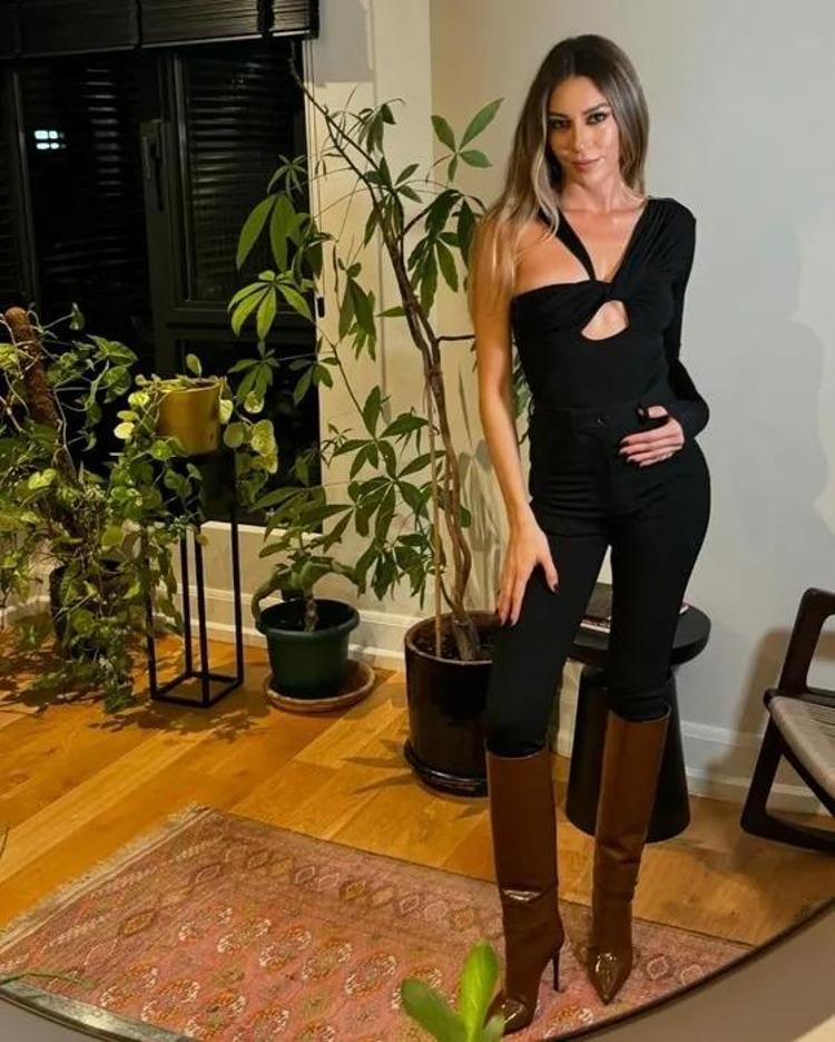 Sinem Kobal ve Kenan İmirzalıoğlu çiftinin ezber bozan ilk karşılaşma anı