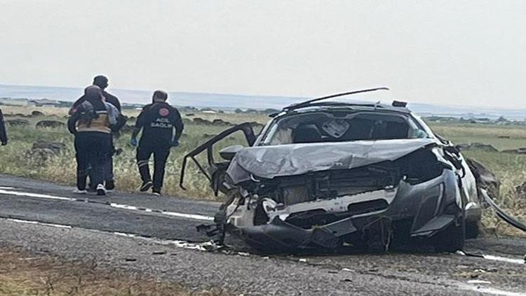 Feci kazada çifte acı 2 gencin ölüm haberini alan yakınları olay yerinde kalp krizi geçirdi