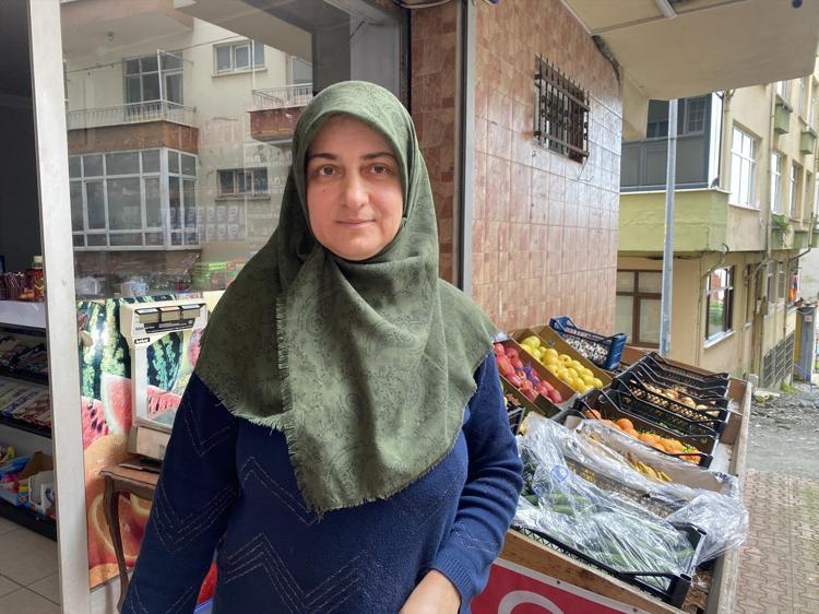 12 yıllık marketin en sadık müşterisi Kapıyı çalıp yiyecek istiyor