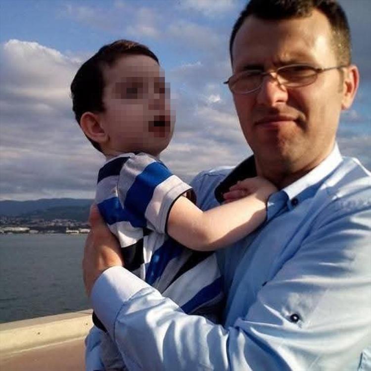 Yakınları eve girince şoke oldu SMAlı oğlunun fişini çekip kendini astı