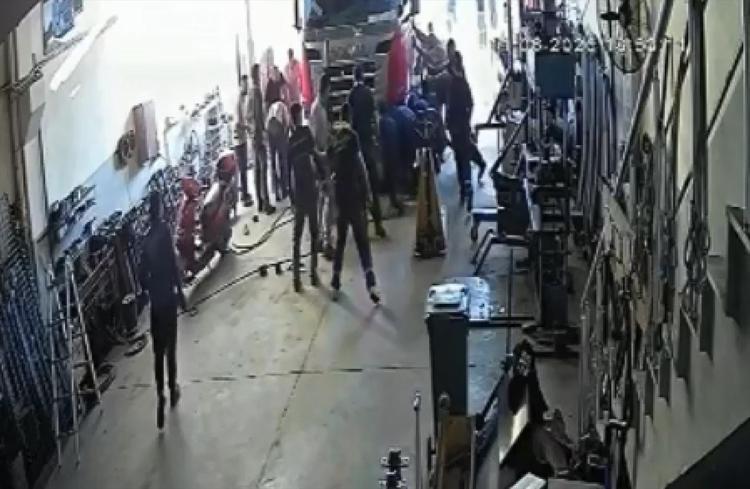 Sanayide can pazarı Baba ve oğlu tamir ettikleri TIR’ın altında kaldı