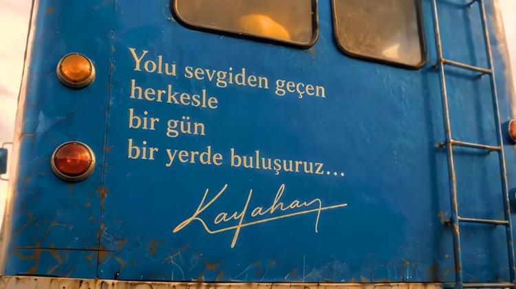 Nilüferden Kayahan sürprizi Duyulmamış şarkısını seslendirdi