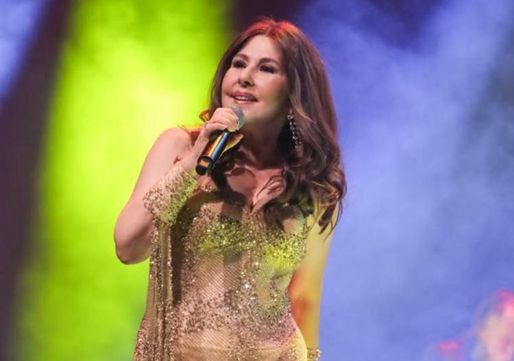 Nilüferden Kayahan sürprizi Duyulmamış şarkısını seslendirdi