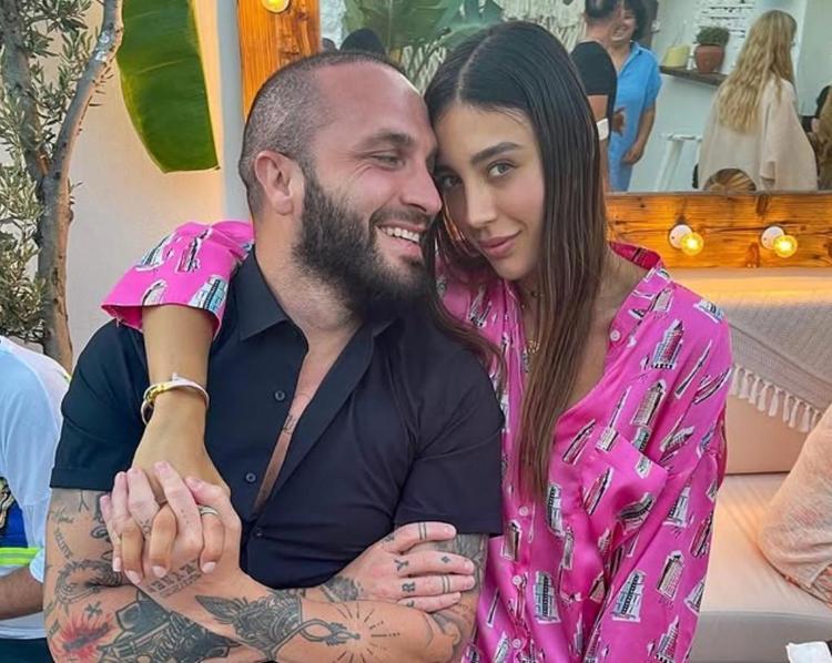 3. kızına hamile Özlem Ada Şahinden takipçisine tepki