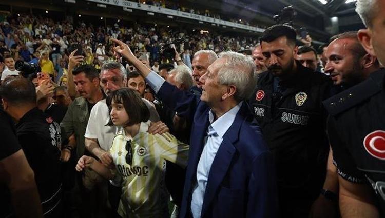 Fenerbahçeye 45 milyon Euroluk gelir 3 yıldızdan ayrılık kararı