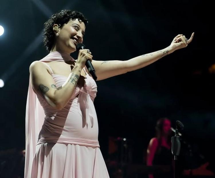 Hamile diye sahne performansı eleştirilmişti Melike Şahin kendini tutamadı