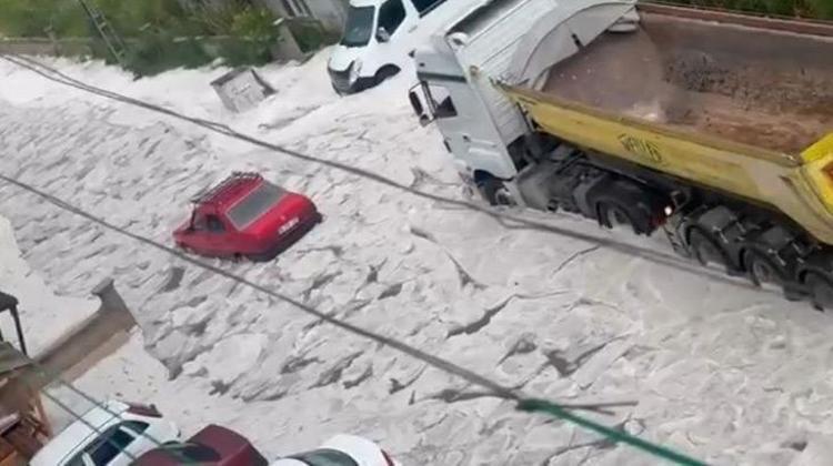 Haziran ayında kış şoku Aniden bastırdı, ortalık beyaza büründü