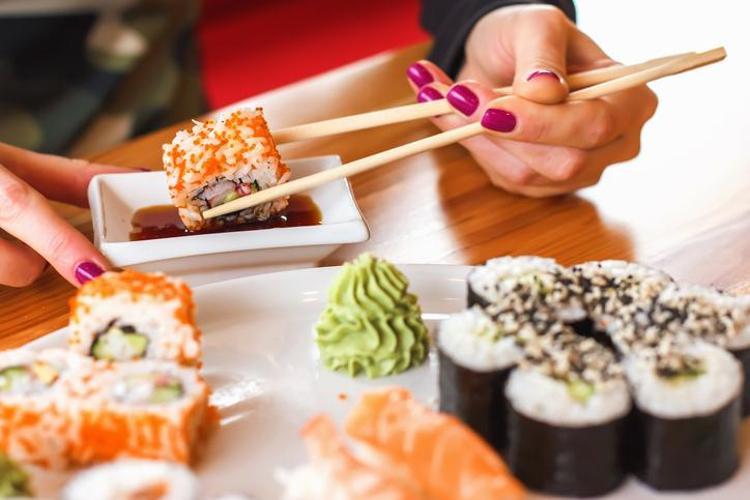 EVDE PRATİK SUSHI TARİFİ