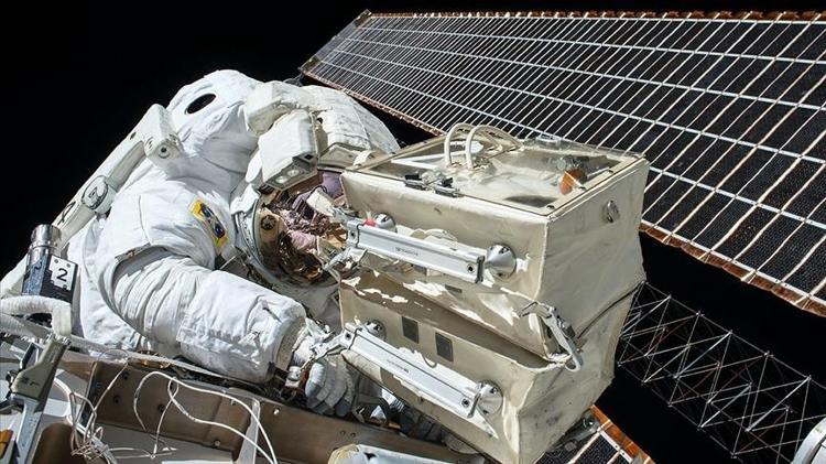 NASA malzemelerinde ortaya çıktı Uzay yürüyüşü sonrası kıyafetlerde kalan esrarengiz koku