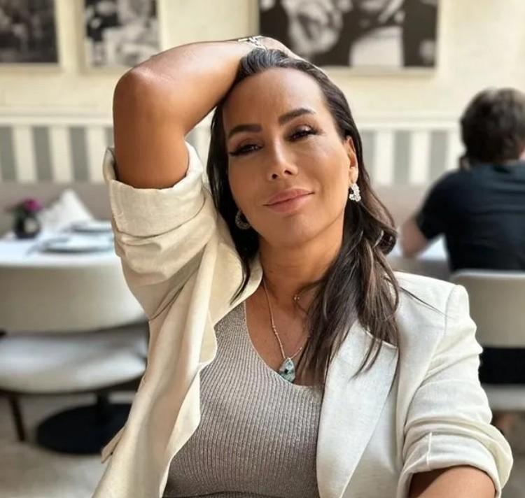 Asena İstanbulu terk etti, çiftlik hayatını seçti Artık koyun ve kuzu bakıyor