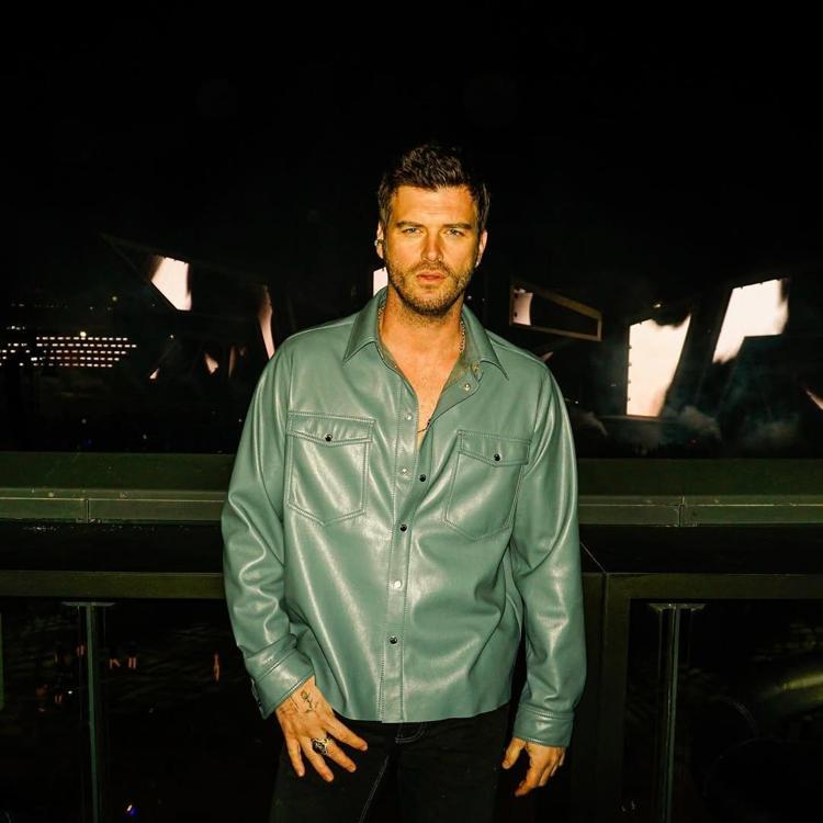 Havaalanında görüntülenen Kıvanç Tatlıtuğun muhabirlere tavrı dikkat çekti