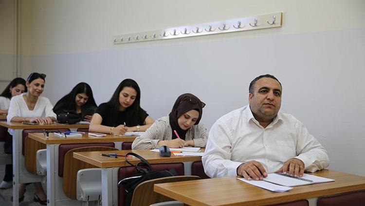 Yıllarca direksiyon salladığı üniversiteden birinci olarak çıktı Herkes bu muazzam başarıyı konuşuyor