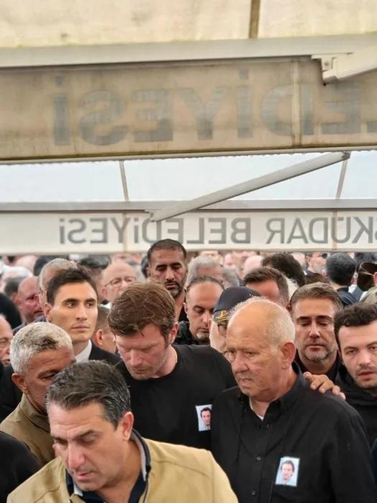 Yakın dostunun vefatı sonrası Kıvanç Tatlıtuğ o defteri tamamen kapatıyor