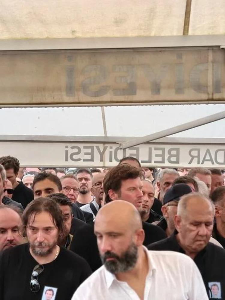 Yakın dostunun vefatı sonrası Kıvanç Tatlıtuğ o defteri tamamen kapatıyor