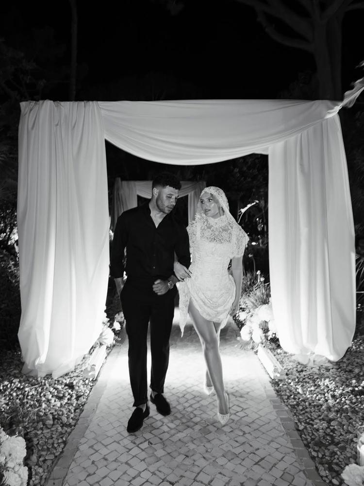 Beşiktaşın eski yıldızı Alex Oxlade ile şarkıcı Perrie Edwards evlendi