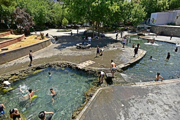 Termometreler 37 dereceyi gösterdi Ne yasak dinlediler ne tehlike