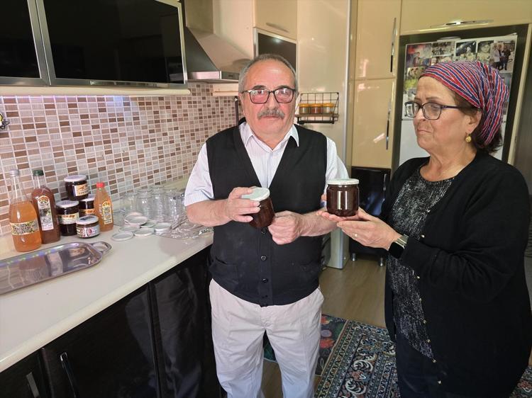 Reçel ve sirkeden sonra bir ilk 18 saat boyunca kaynatılıyor: Sirke ve sarımsak faydasını artırıyor, Sayesinde rahatsızlıklarımdan kurtuldum