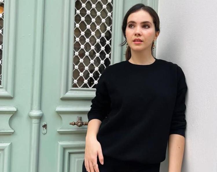 Güzel oyuncu Almida Adadan bebek müjdesi Mucizemiz yolda