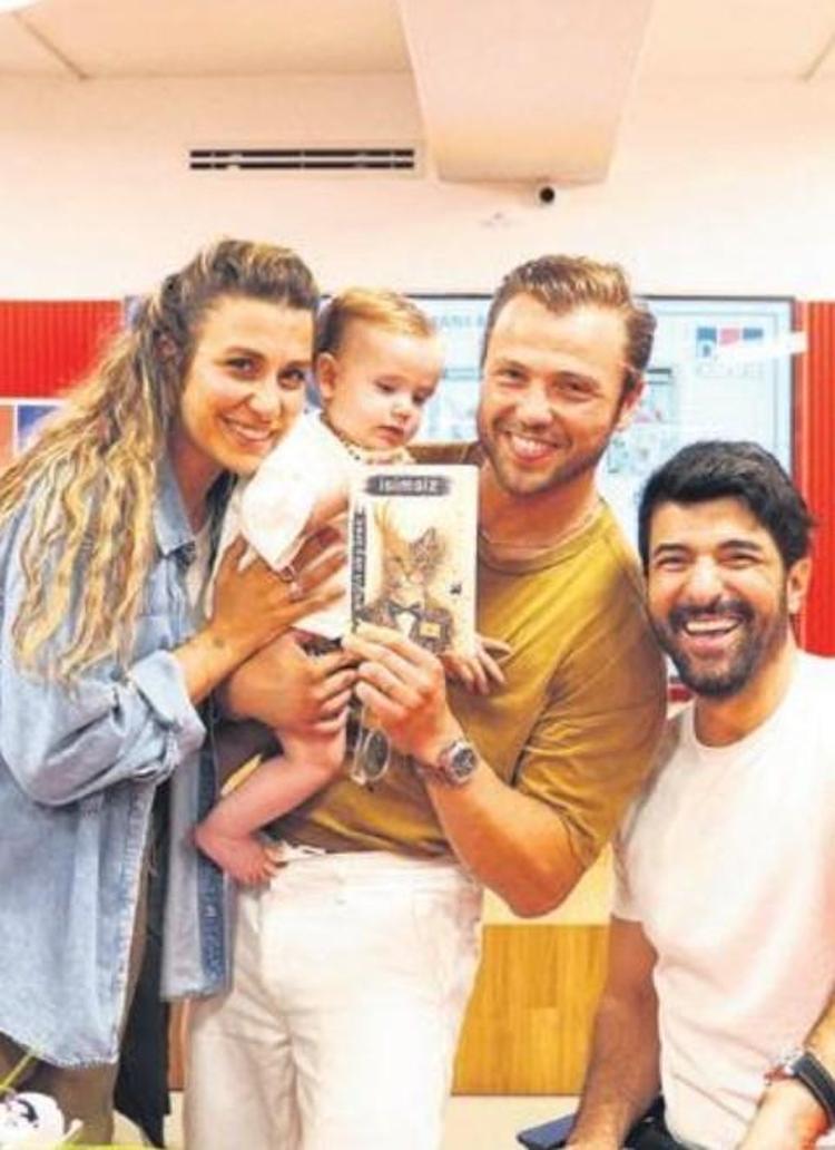 YAKIN DOSTLARI YALNIZ BIRAKMADI