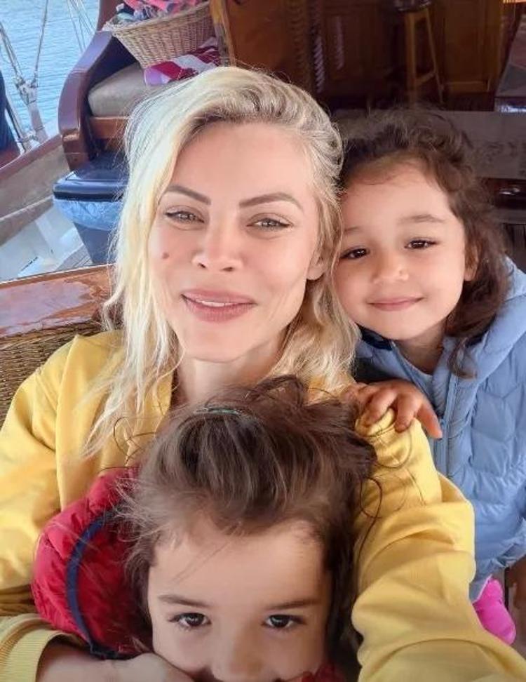 Seray Severden 4 yaşındaki ikiz kızlarıyla tatil paylaşımı