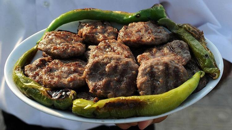 EV YAPIMI KÖFTE TARİFİ
