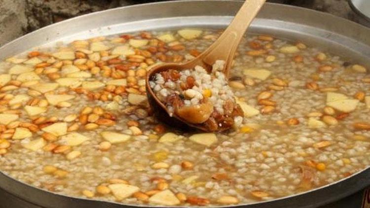 En lezzetli aşure nasıl yapılır Rengi kararmıyor, kıvamı tam tutuyor