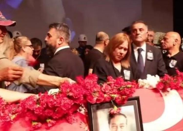 Usta sanat&ccedil;ı Kadir İnanıra veda Cenazede izdiham yaşandı