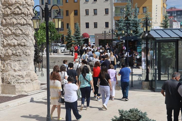 Sivasın simgesi olarak kabul ediliyor 752 yıldır ayakta: Turist akınına uğruyor