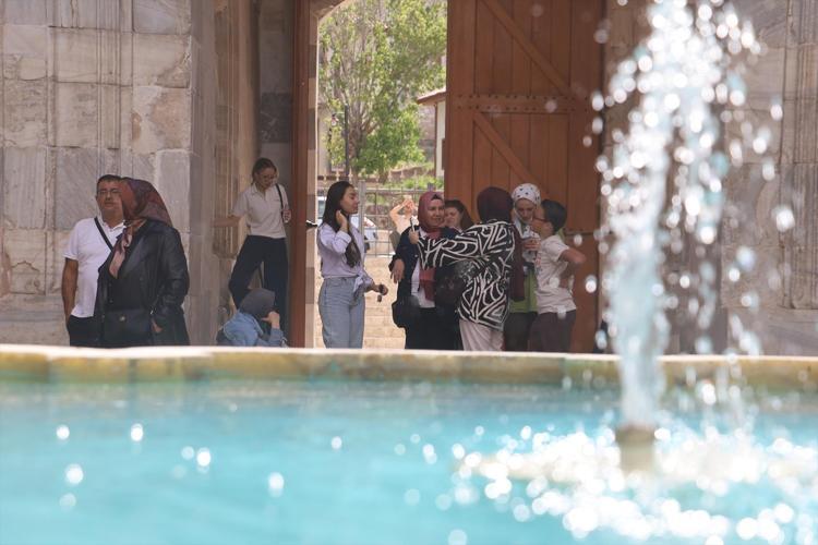 Sivasın simgesi olarak kabul ediliyor 752 yıldır ayakta: Turist akınına uğruyor