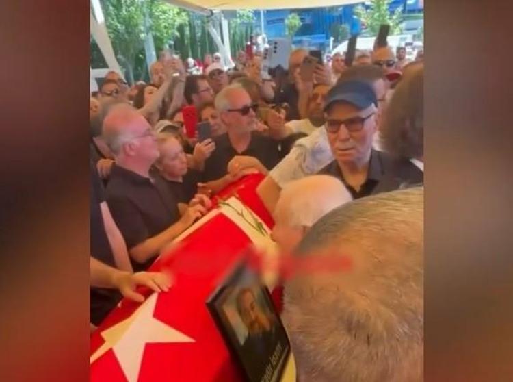 İLYAS SALMANIN VEDASI DUYGULANDIRDI