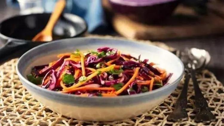 MEVSİM SALATASI TARİFİ