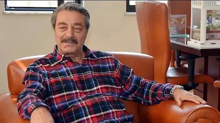 Kadir İnanır’ın mezarı çiçeklerle donatıldı.