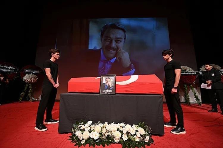 O BİZİM İÇİN ÇOK DEĞERLİ, AYDIN BİR İNSANDI
