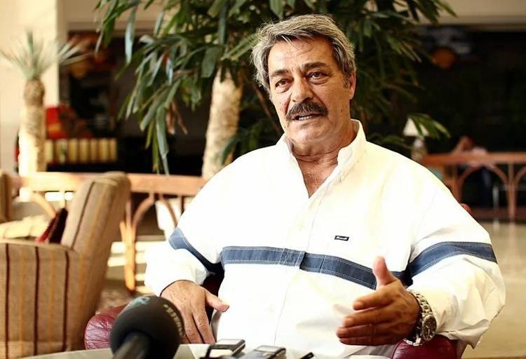 Kadir İnanır’ın mezarı çiçeklerle donatıldı.