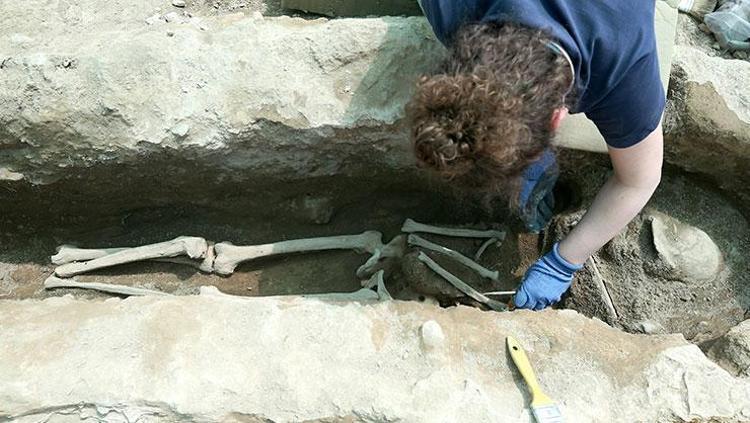 Taşlar kaldırıldı, 1000 yıllık sır ortaya çıktı Muşta heyecanlandıran keşif