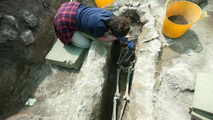 Taşlar kaldırıldı, 1000 yıllık sır ortaya çıktı Muşta heyecanlandıran keşif