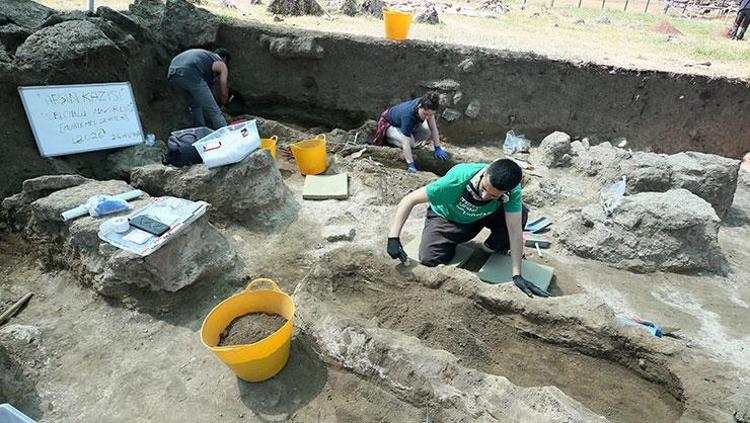 Taşlar kaldırıldı, 1000 yıllık sır ortaya çıktı Muşta heyecanlandıran keşif