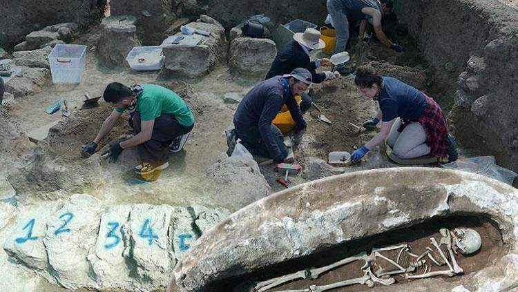 Taşlar kaldırıldı, 1000 yıllık sır ortaya çıktı Muşta heyecanlandıran keşif
