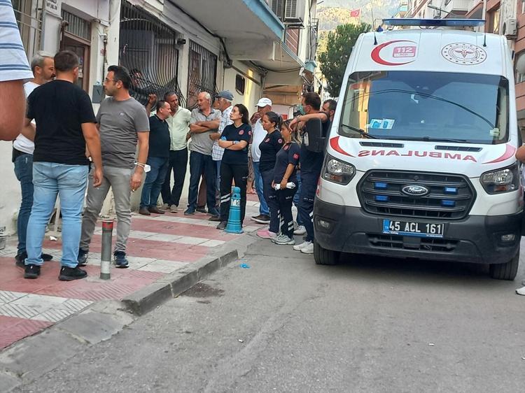 Koku mahalleliyi harekete geçirdi 2 gün boyunca kardeşinin cesediyle kalan ablanın şok ifadesi