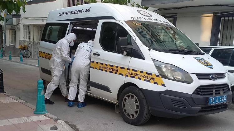 Koku mahalleliyi harekete geçirdi 2 gün boyunca kardeşinin cesediyle kalan ablanın şok ifadesi