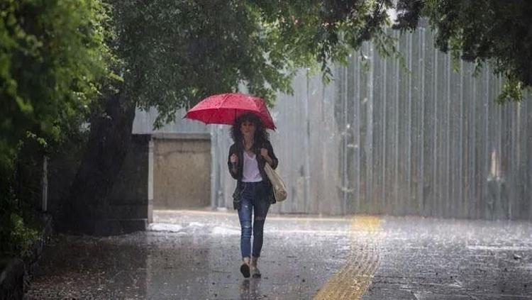 İstanbulda kuvvetli sağanak caddeleri göle çevirdi 12 saat sürecek: Afete dönüşebilir