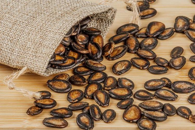 Bu meyvenin çekirdeği kalbi koruyor Sakın çöpe atmayın, yararları saymakla bitmiyor