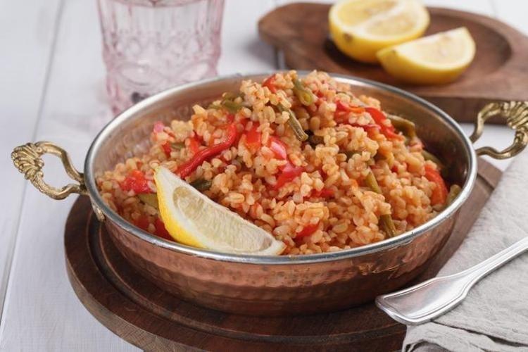 SEBZELİ BULGUR PİLAVI TARİFİ