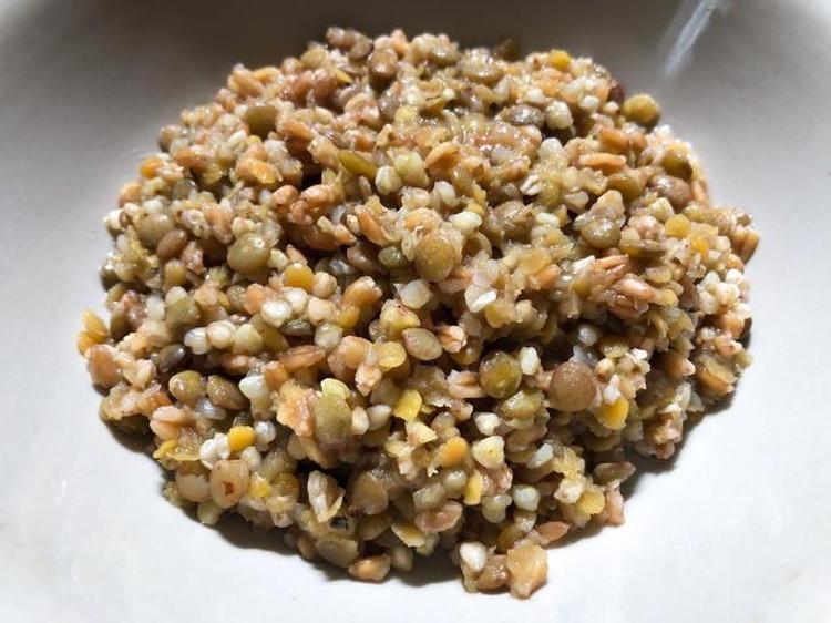 Tane tane dökülmesinin sırrı o adımda gizli Tam ölçülü yeşil mercimekli pilav tarifi
